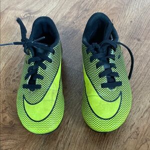 Nike Kids' Black and Yellow Soccer Cleats